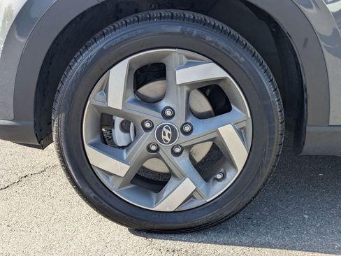 Certified 2025 Hyundai Venue Limited FWD image 9