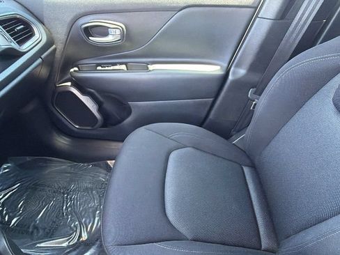 Used 2023 Jeep Renegade Latitude AWD/4WD image 12