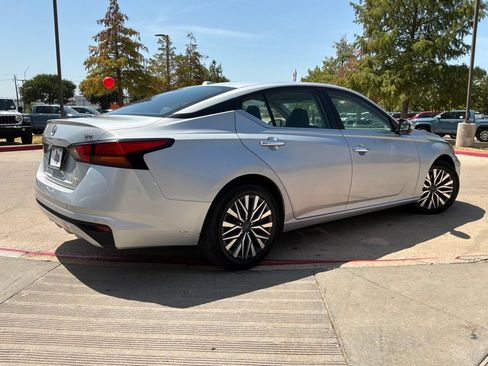 Used 2023 Nissan Altima 2.5 SV FWD image 6