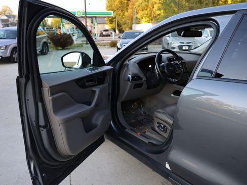 Used 2018 Jaguar F-PACE R-Sport image 9