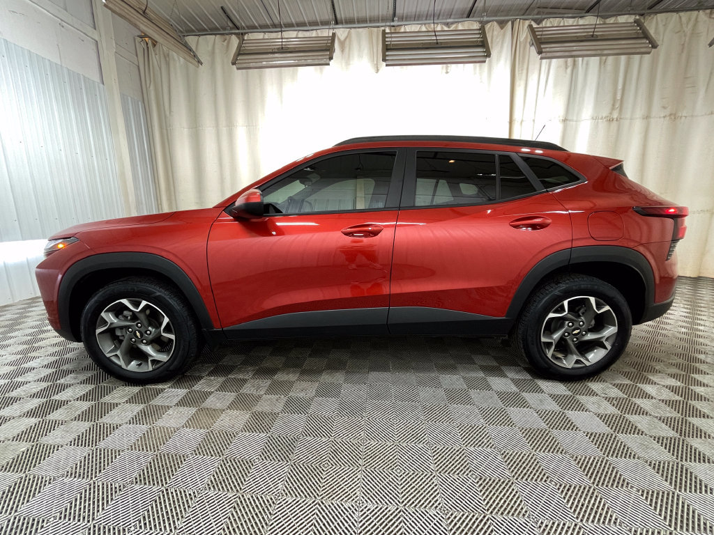 Certified 2024 Chevrolet Trax LT w/ Driver Confidence Package FWD image 12
