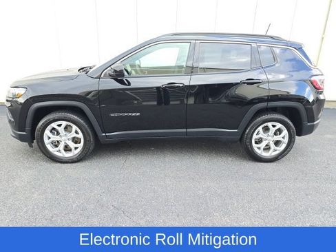 Used 2024 Jeep Compass Latitude AWD/4WD image 4