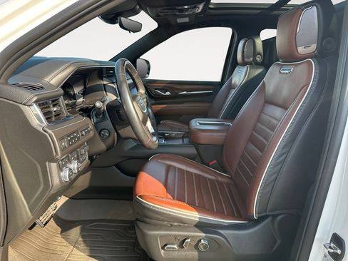 Used 2023 GMC Yukon XL Denali Ultimate AWD/4WD image 9