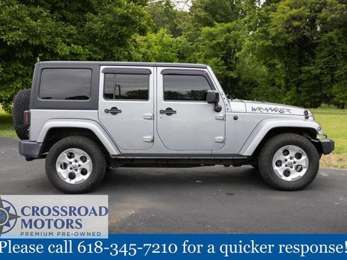 Used 2014 Jeep Wrangler Unlimited Sahara w/ Connectivity Group AWD/4WD image 9