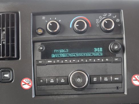 Used 2025 Chevrolet Express 3500 LT w/ LT Preferred Equipment Group image 19