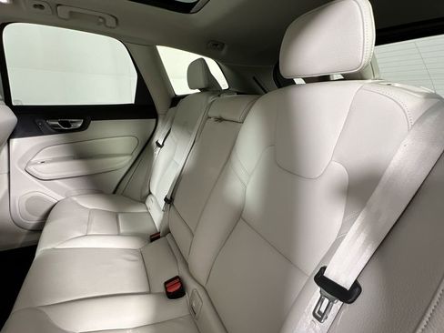 Certified 2025 Volvo XC60 B5 Core image 27