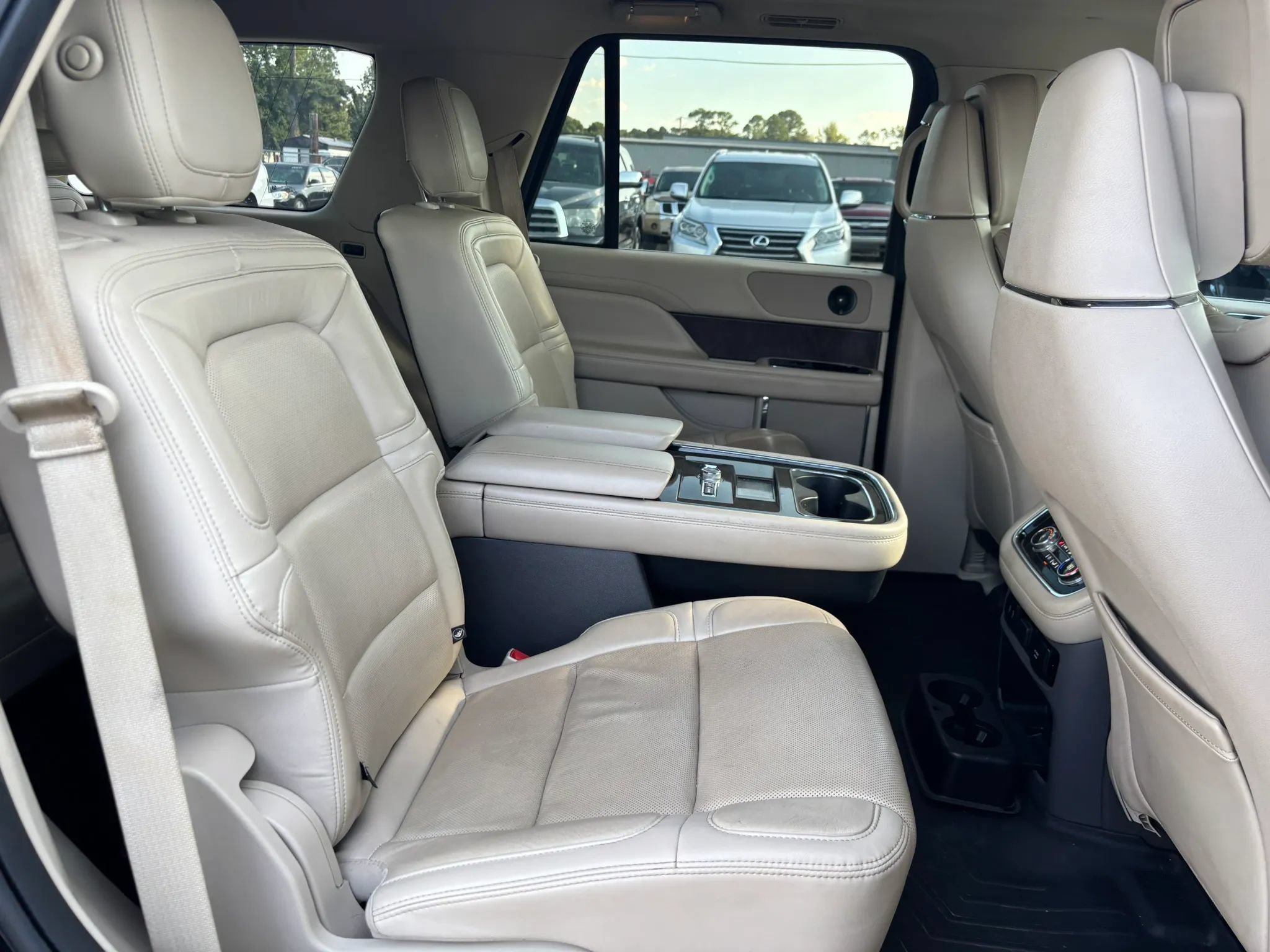 Used 2020 Lincoln Navigator Reserve AWD/4WD image 23