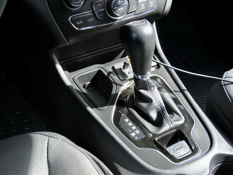 Used 2021 Jeep Cherokee Limited w/ Elite Package FWD image 19