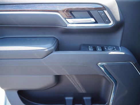 New 2025 GMC Sierra 1500 Elevation image 9