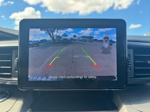Certified 2024 Ford Explorer XLT RWD image 17