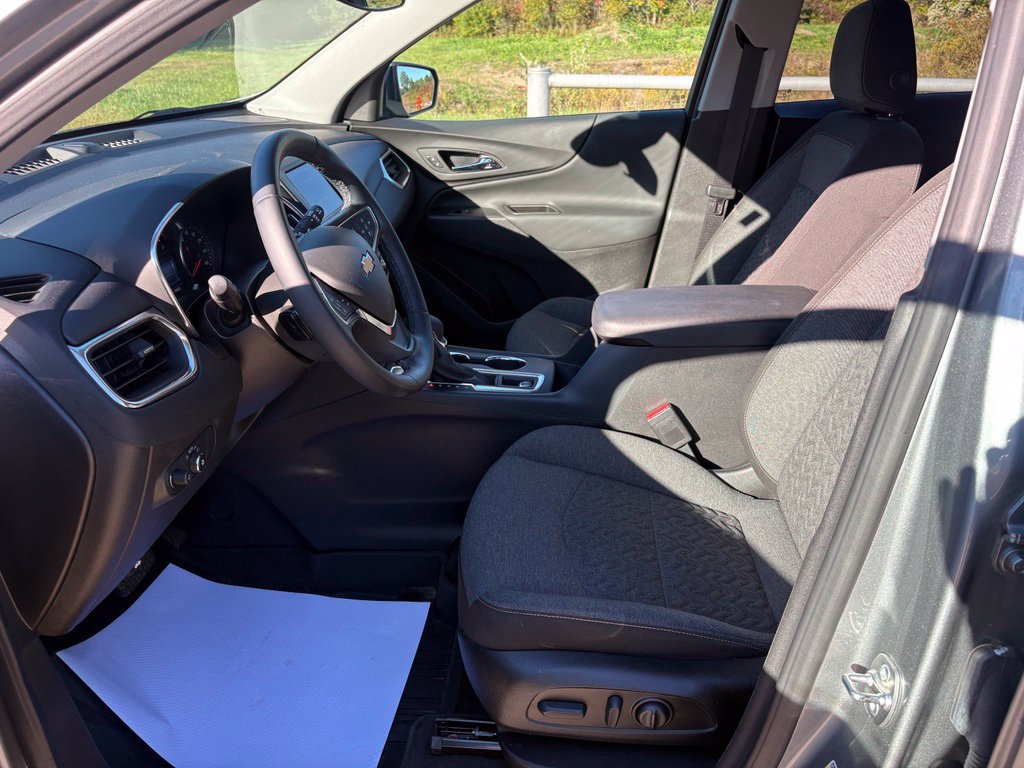 Used 2024 Chevrolet Equinox LT w/ LPO, Floor Liner Package FWD image 15