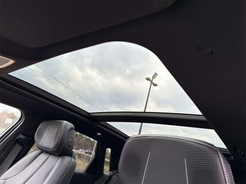 Used 2024 Cadillac Lyriq Luxury image 18