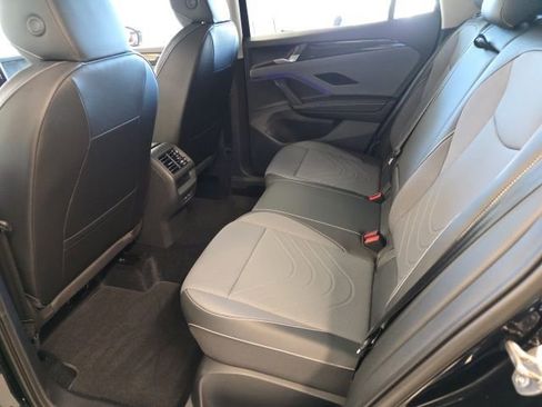 Certified 2025 Volkswagen Tiguan SE image 10