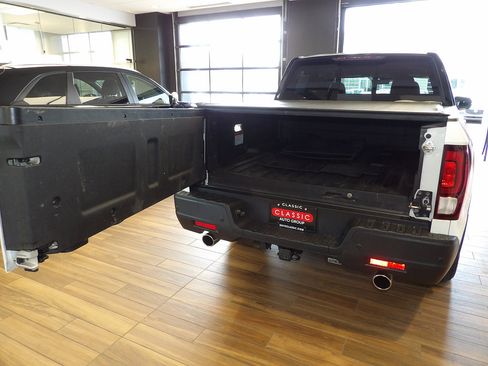 Used 2022 Honda Ridgeline Black Edition image 13
