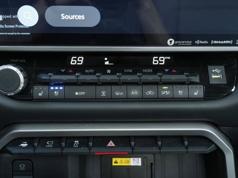 Used 2024 Toyota Tundra Limited image 14