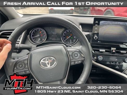Used 2024 Toyota Camry SE AWD/4WD image 3