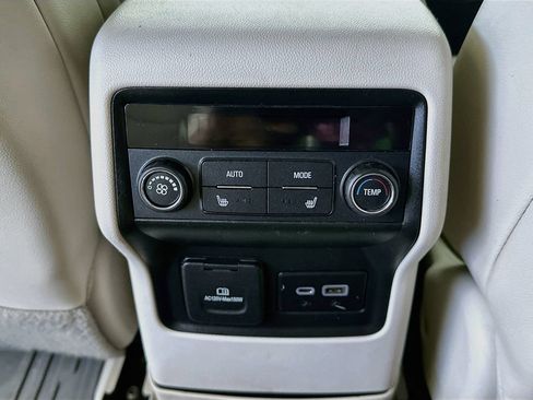 Used 2021 GMC Acadia Denali w/ Denali Technology Package FWD image 21