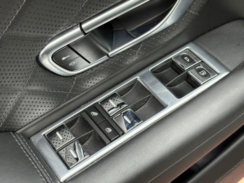 Used 2017 Bentley Continental GT image 29