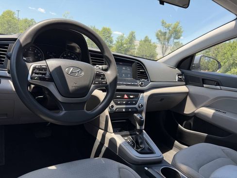 Used 2017 Hyundai Elantra SE FWD image 21
