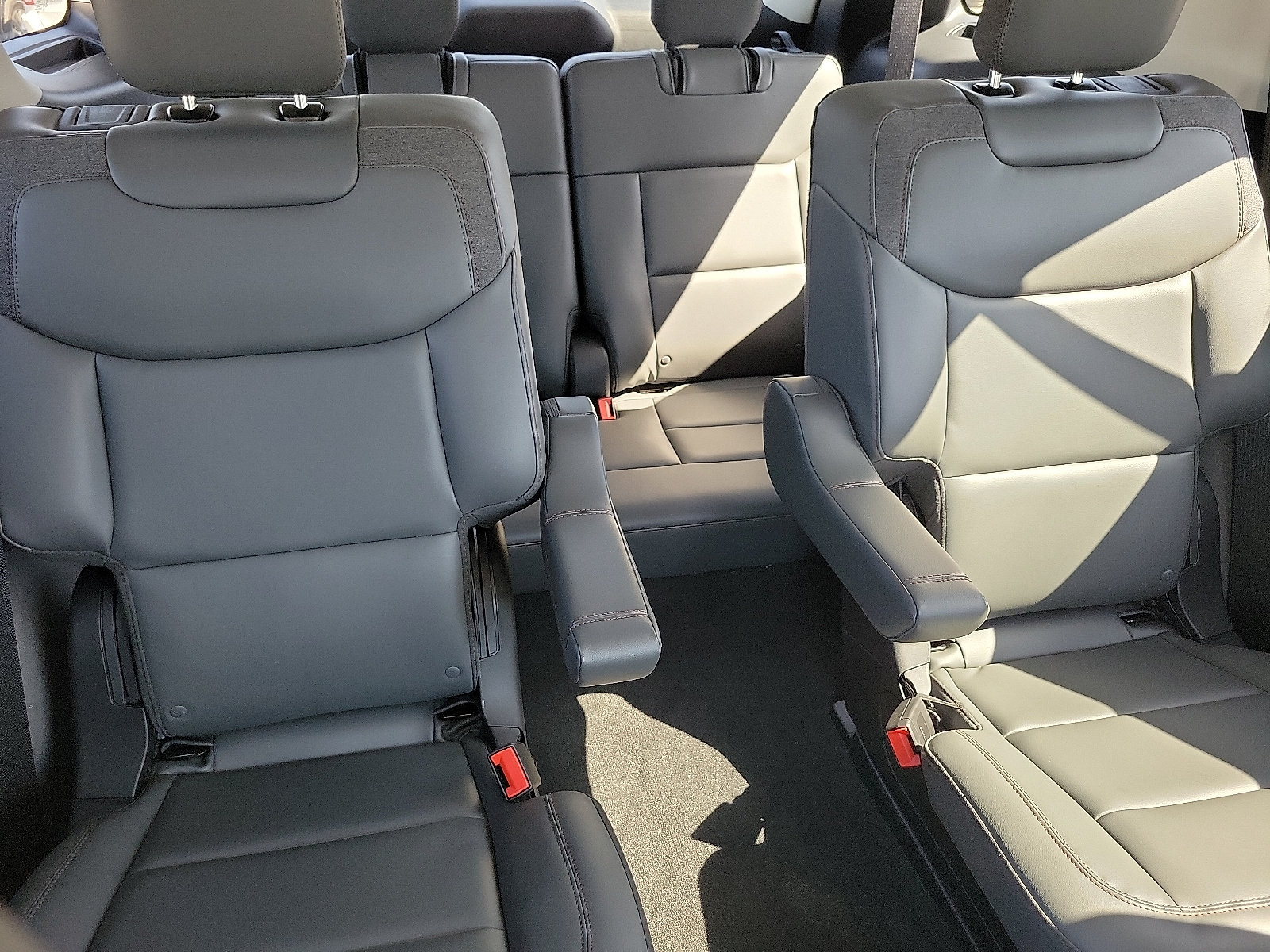 Used 2026 Ford Explorer Active w/ Active Comfort Package RWD image 19