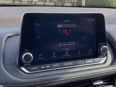 Used 2023 Nissan Rogue S image 30