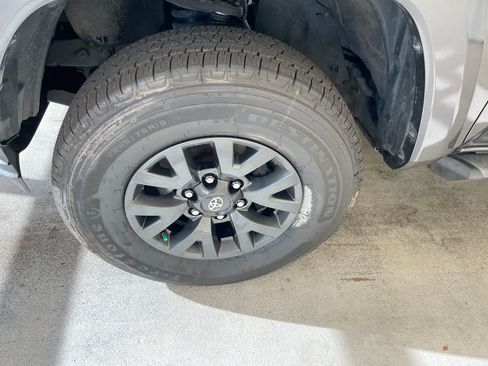 Used 2019 Toyota Tacoma SR5 AWD/4WD image 10