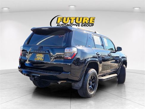 Used 2017 Toyota 4Runner SR5 Premium image 4