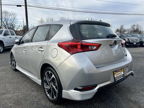 Used 2018 Toyota Corolla iM FWD image 3