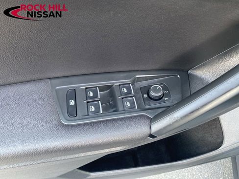 Used 2019 Volkswagen Tiguan SE w/ Panoramic Sunroof Package image 11