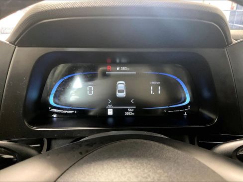 Certified 2025 Hyundai Elantra Sport image 43