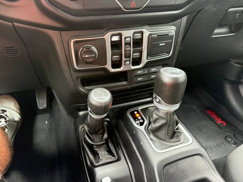 Used 2018 Jeep Wrangler Unlimited Sport S AWD/4WD image 20
