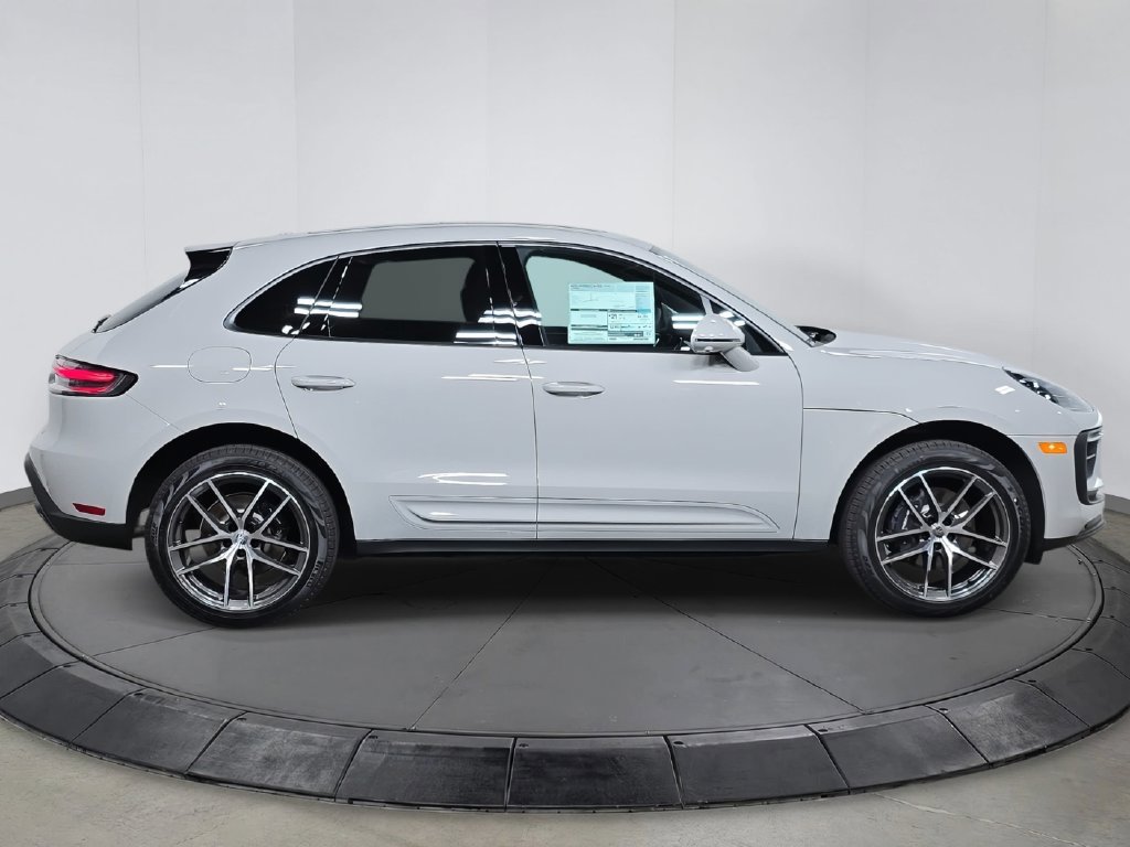 Certified 2026 Porsche Macan AWD/4WD image 8