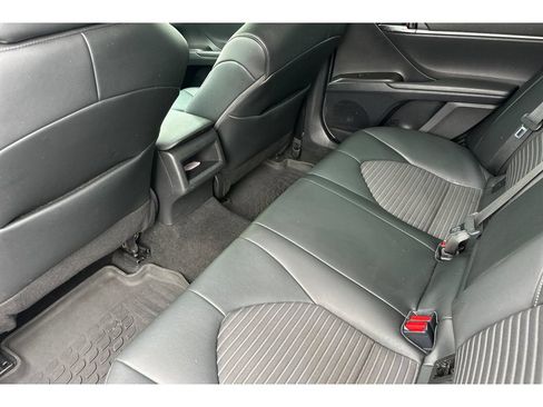 Used 2022 Toyota Camry SE FWD image 13