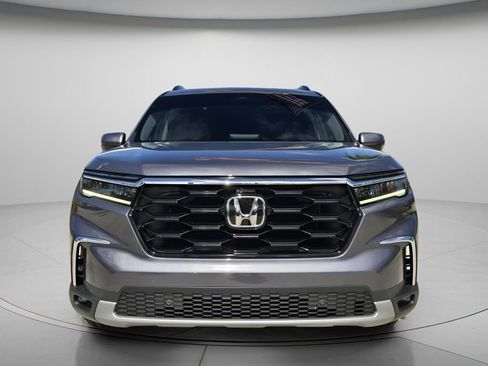 Certified 2025 Honda Pilot Touring image 5