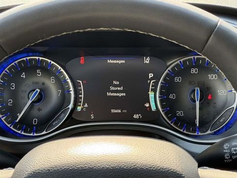 Used 2024 Chrysler Pacifica Touring-L image 24