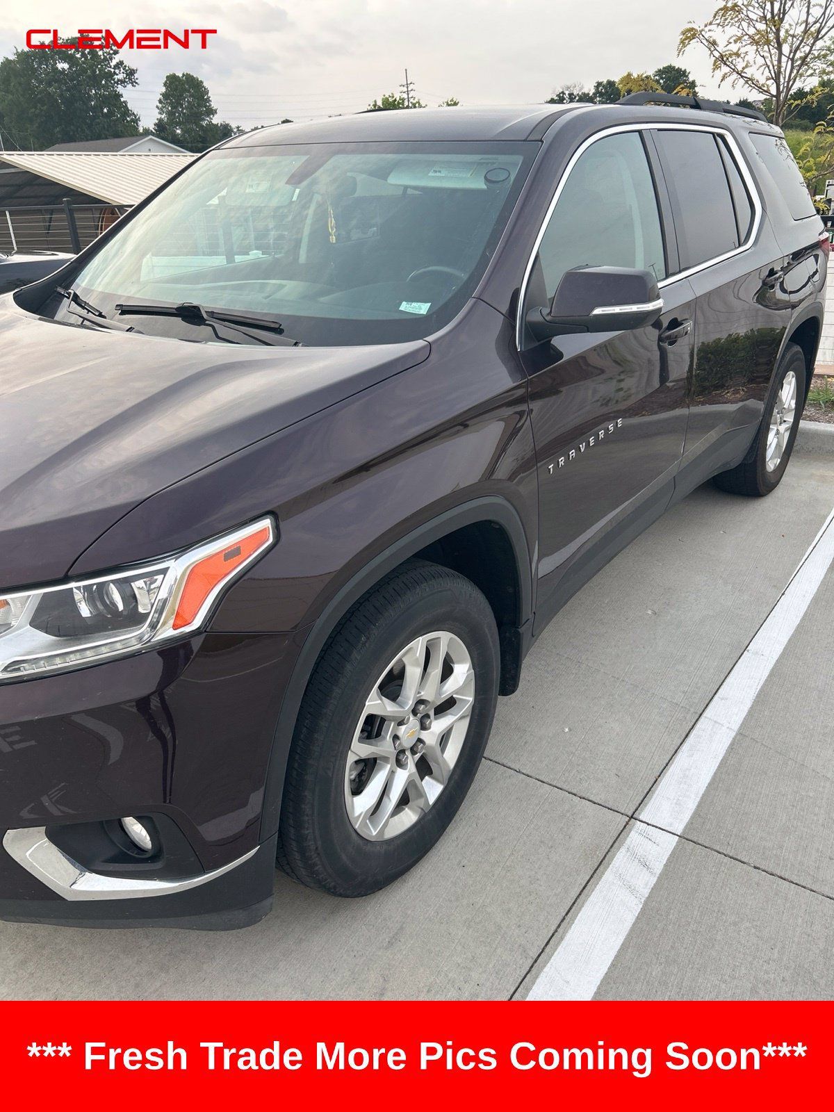 Used 2021 Chevrolet Traverse LT FWD image 1