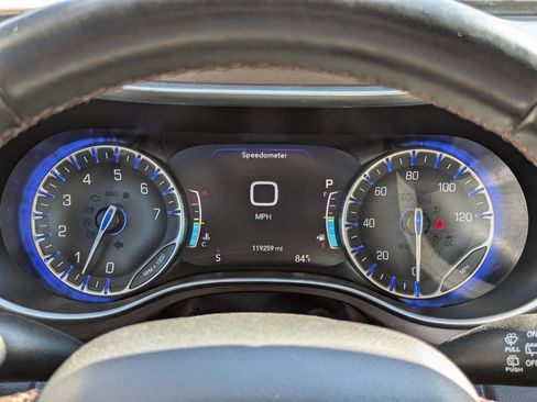 Used 2017 Chrysler Pacifica Touring-L Plus image 20