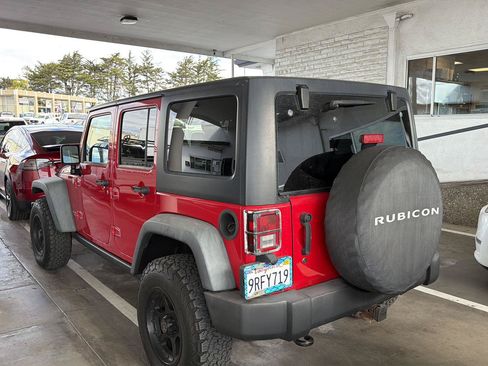 Used 2012 Jeep Wrangler Unlimited Rubicon w/ Connectivity Group AWD/4WD image 4