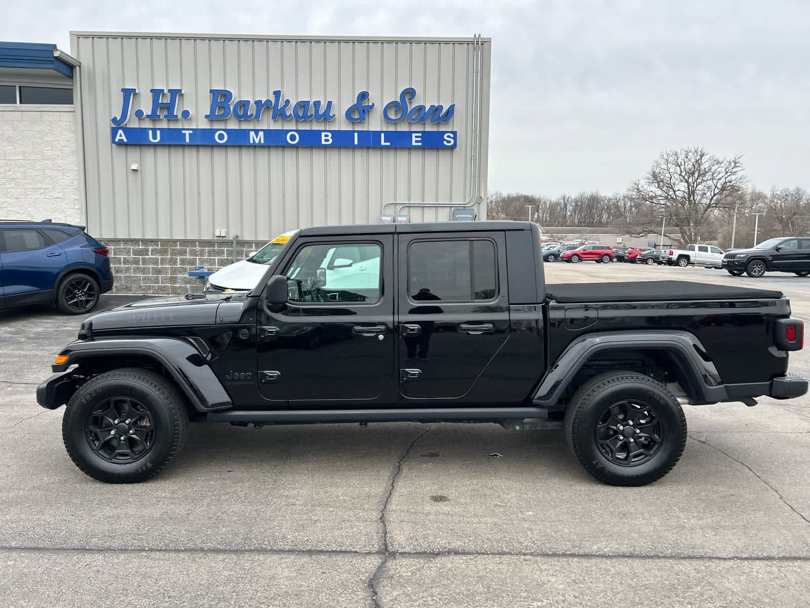 Used 2021 Jeep Gladiator Sport AWD/4WD image 7