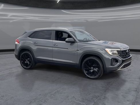 New 2026 Volkswagen Atlas Cross Sport SE image 2