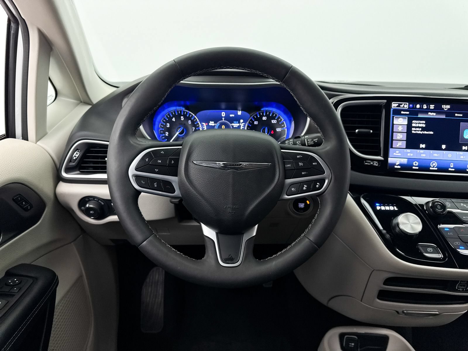 Used 2024 Chrysler Pacifica Touring-L FWD image 29