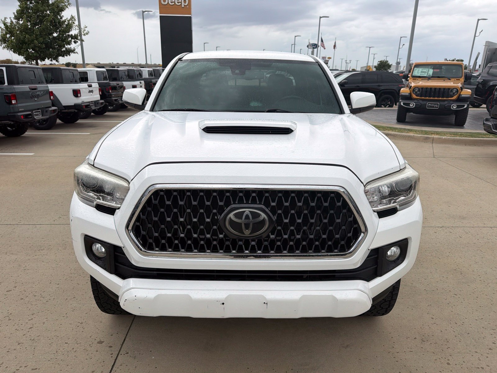 Used 2018 Toyota Tacoma TRD Sport w/ Technology Package AWD/4WD image 8