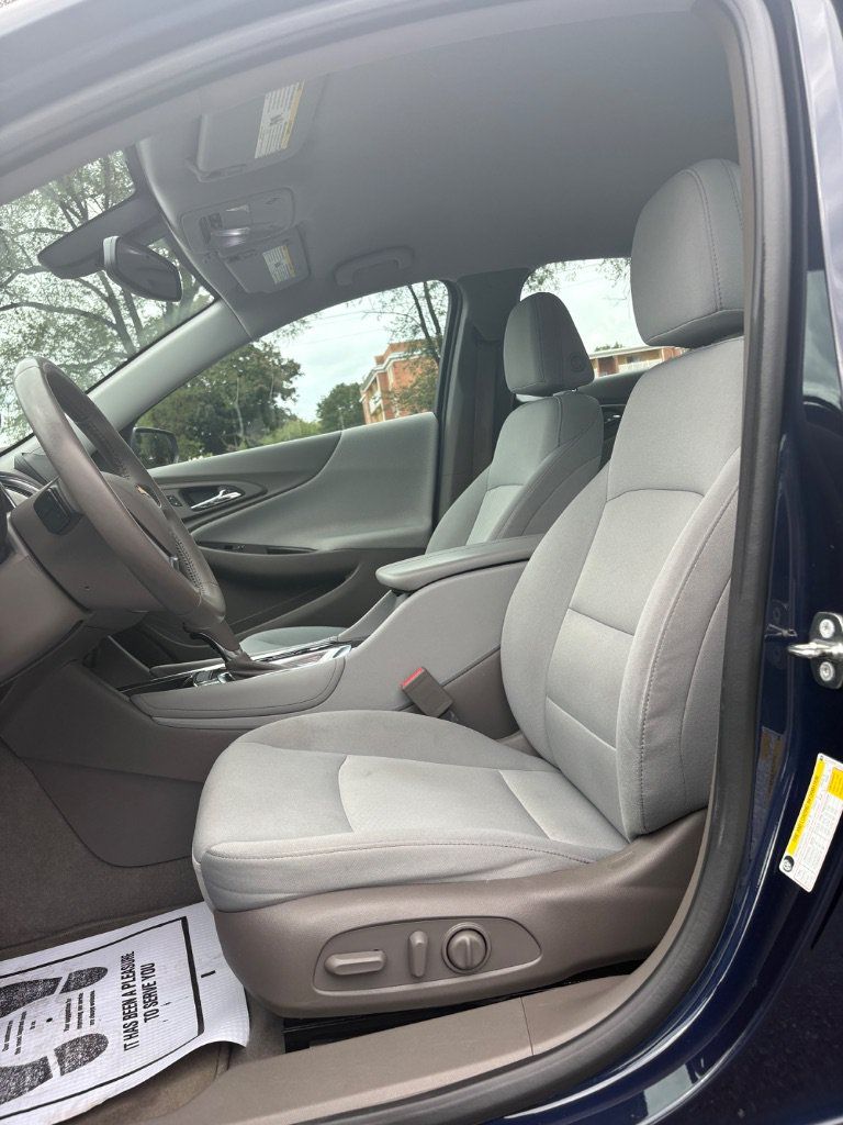 Used 2018 Chevrolet Malibu LT FWD image 19