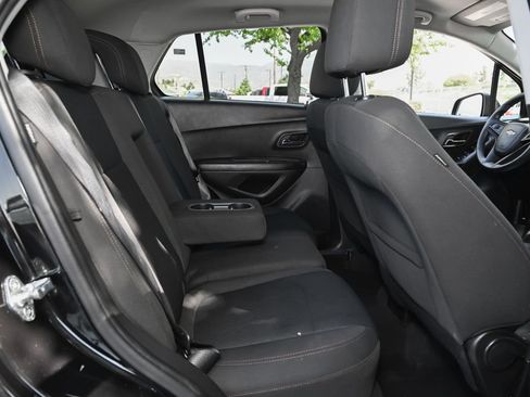 Used 2022 Chevrolet Trax LS w/ Tint and Cruise Package AWD/4WD image 34