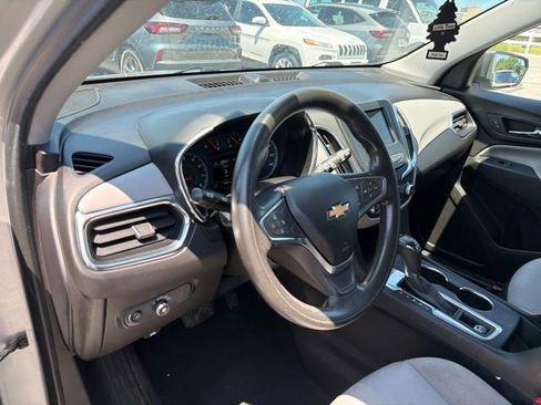 Used 2019 Chevrolet Equinox LS w/ LS Convenience Package FWD image 11