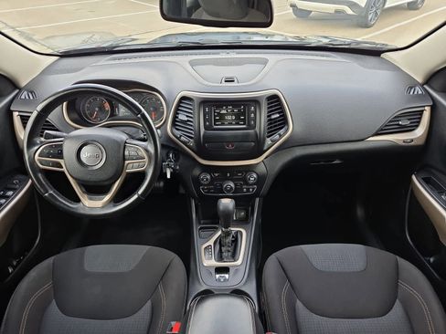 Used 2017 Jeep Cherokee Latitude image 14