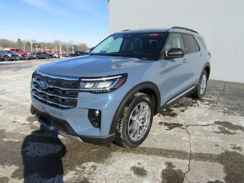 Used 2025 Ford Explorer Active w/ Active Comfort Package AWD/4WD image 36