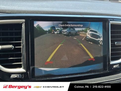 Used 2023 Chrysler Pacifica Touring-L FWD image 21