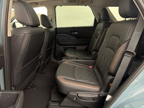 New 2026 Nissan Pathfinder Platinum AWD/4WD image 16