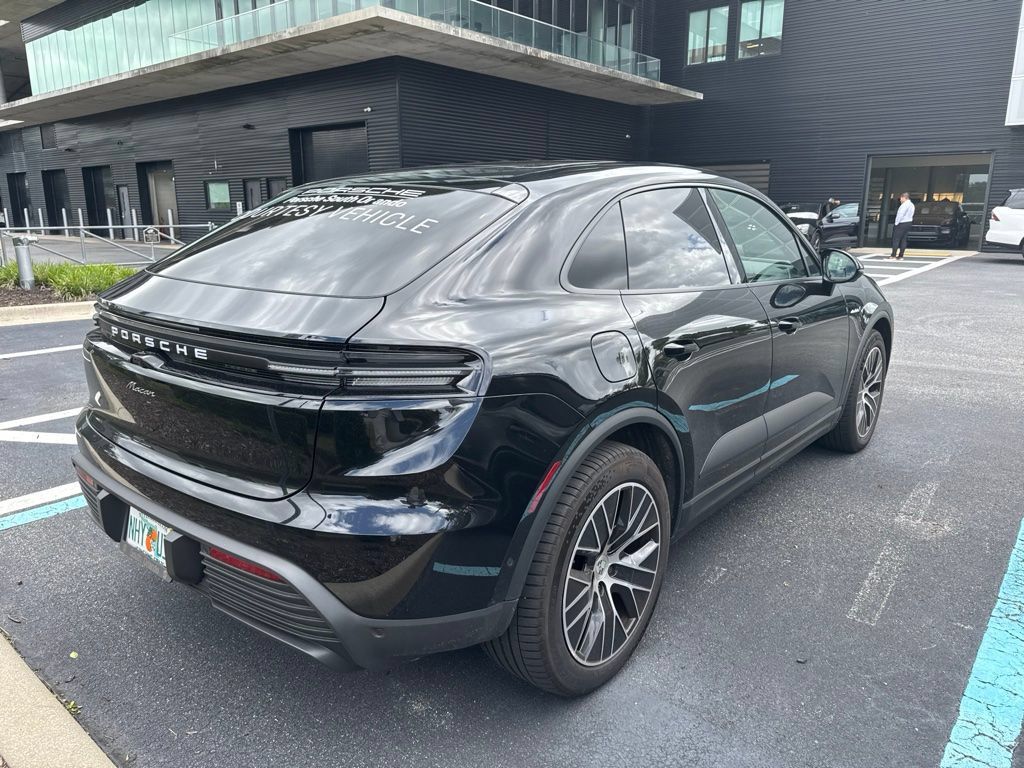 Certified 2026 Porsche Macan Electric RWD image 4